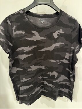 Athleta Black & Gray Camo Short Sleeve Tee